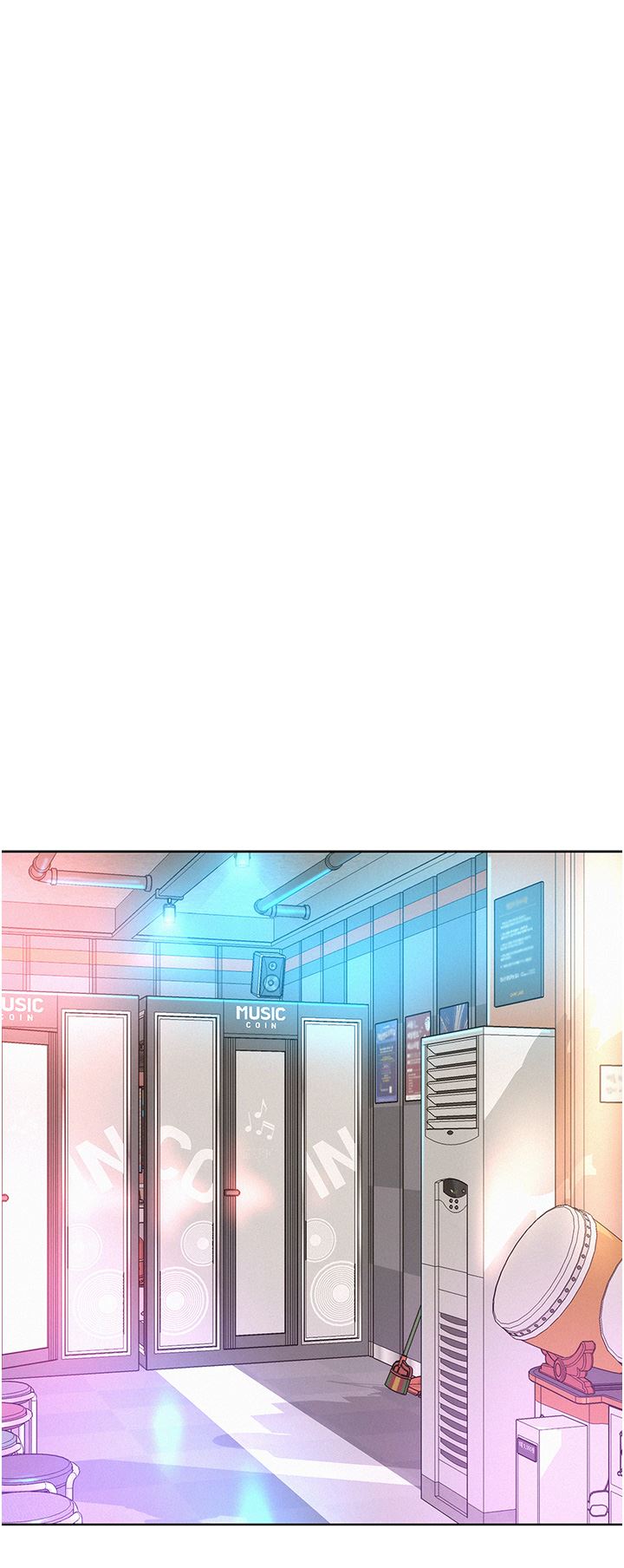 浪漫露營第41話-在隱密包廂內伸爪襲胸!