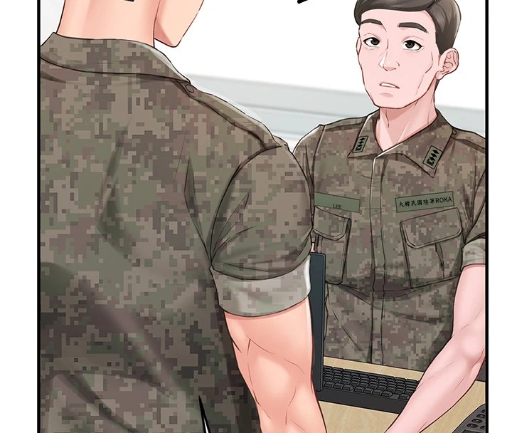 报告女班长:一根突起第1话-女军部队唯一的男兵