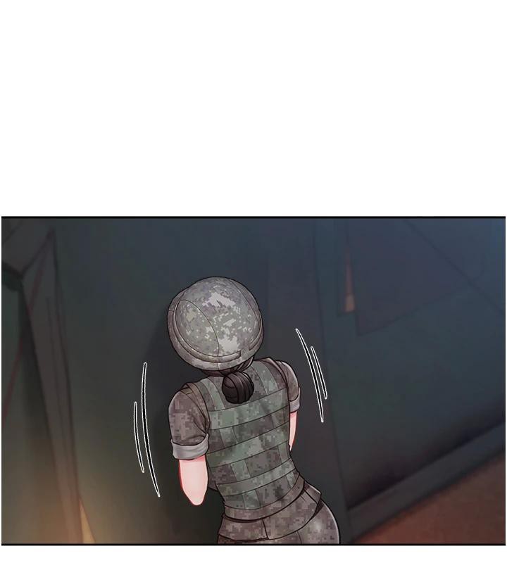 报告女班长:一根突起第29話-訓練中發情的女兵們